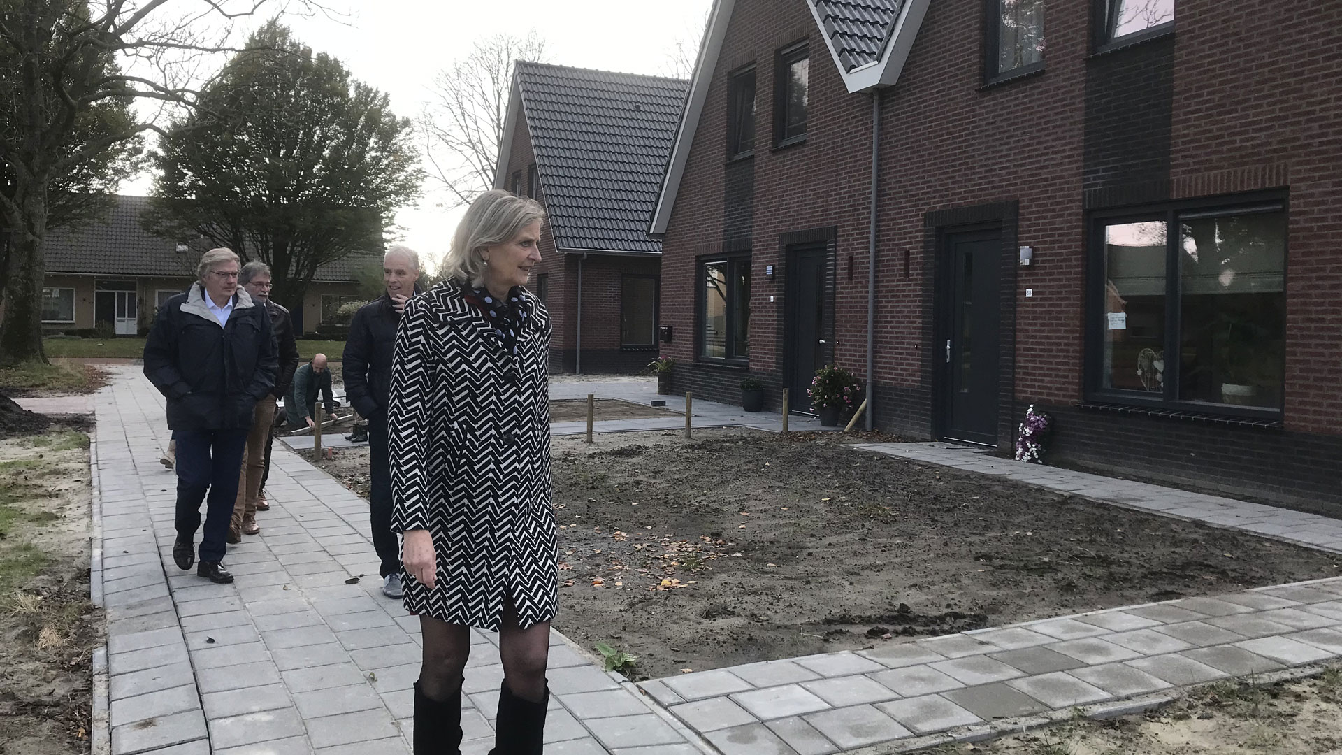 Voorzitter Aedes Bezoekt Stichting Woningbouw Achtkarspelen - RTV NOF ...