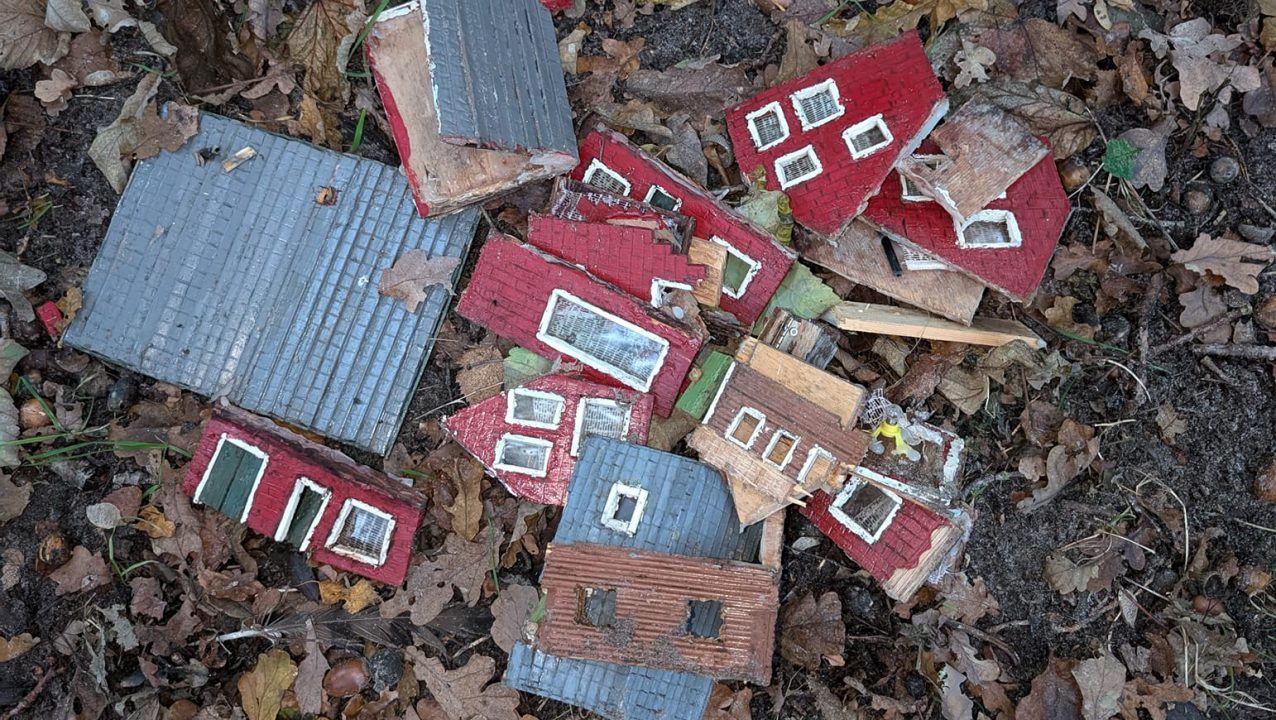 Vernielingen in Kabouterbos Augustinusga: Gemeenschap Steunt Initiatiefnemers