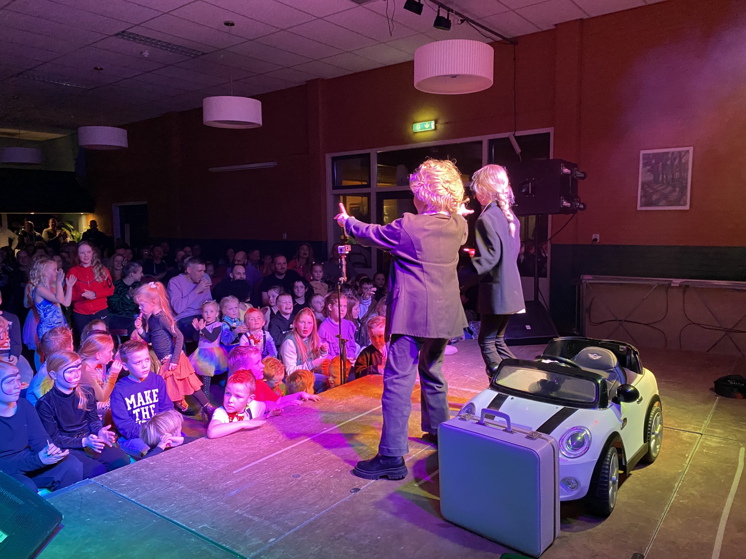 Record aantal deelnemers voor playbackshow Driezum-Wâlterswâld - RTV NOF  Nieuws